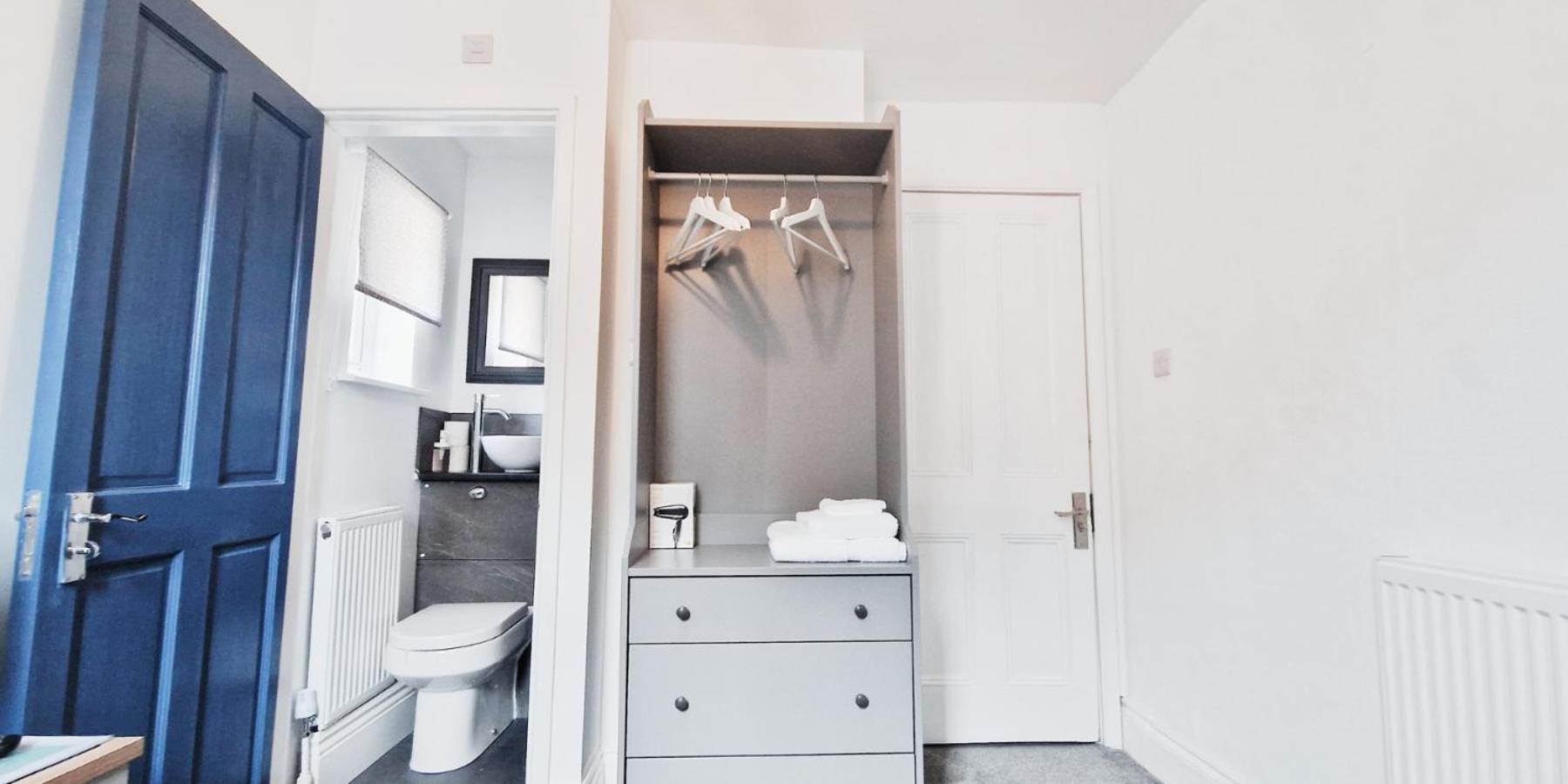Appartement Single In Modern House Near