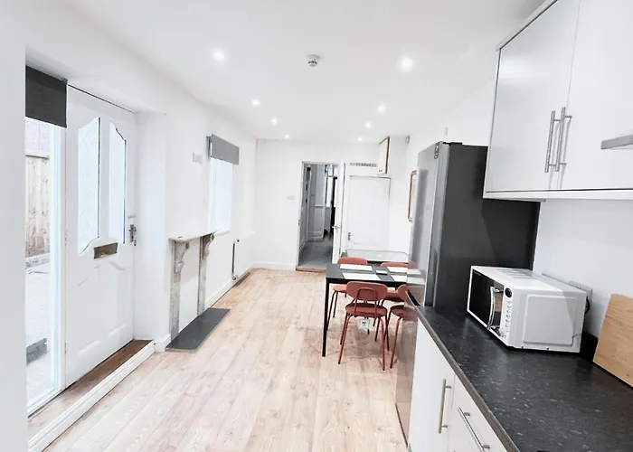 Single Room In Modern House Near Nottingham