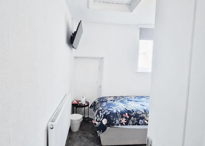 Single Room In Modern House Near Nottingham