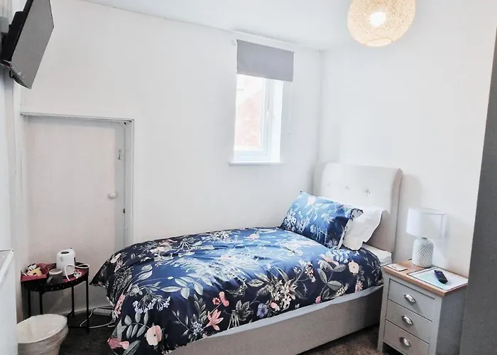 Single Room In Modern House Near Nottingham