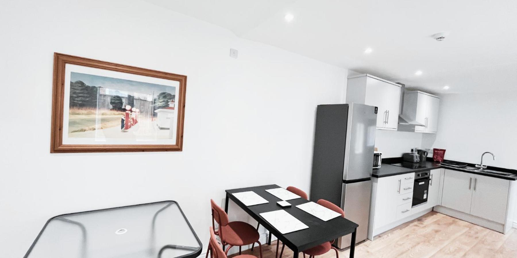 Single In Modern House Near Nottingham