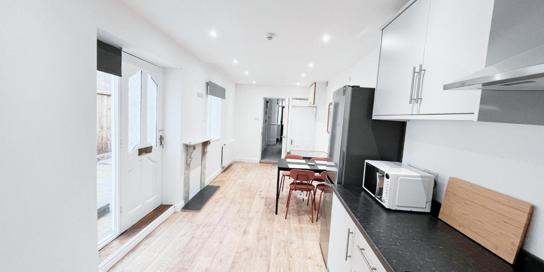 Single In Modern House Near Nottingham